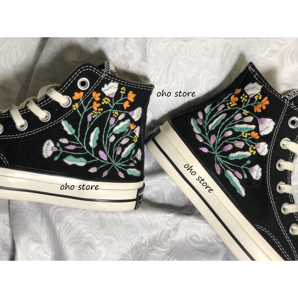 Custom Floral Embroidered Shoes, Handmade Embroidered Converse, Converse Custom, Converse Wreath Flower, Custom Flower Chuck Taylor 1970s - 6.jpg
