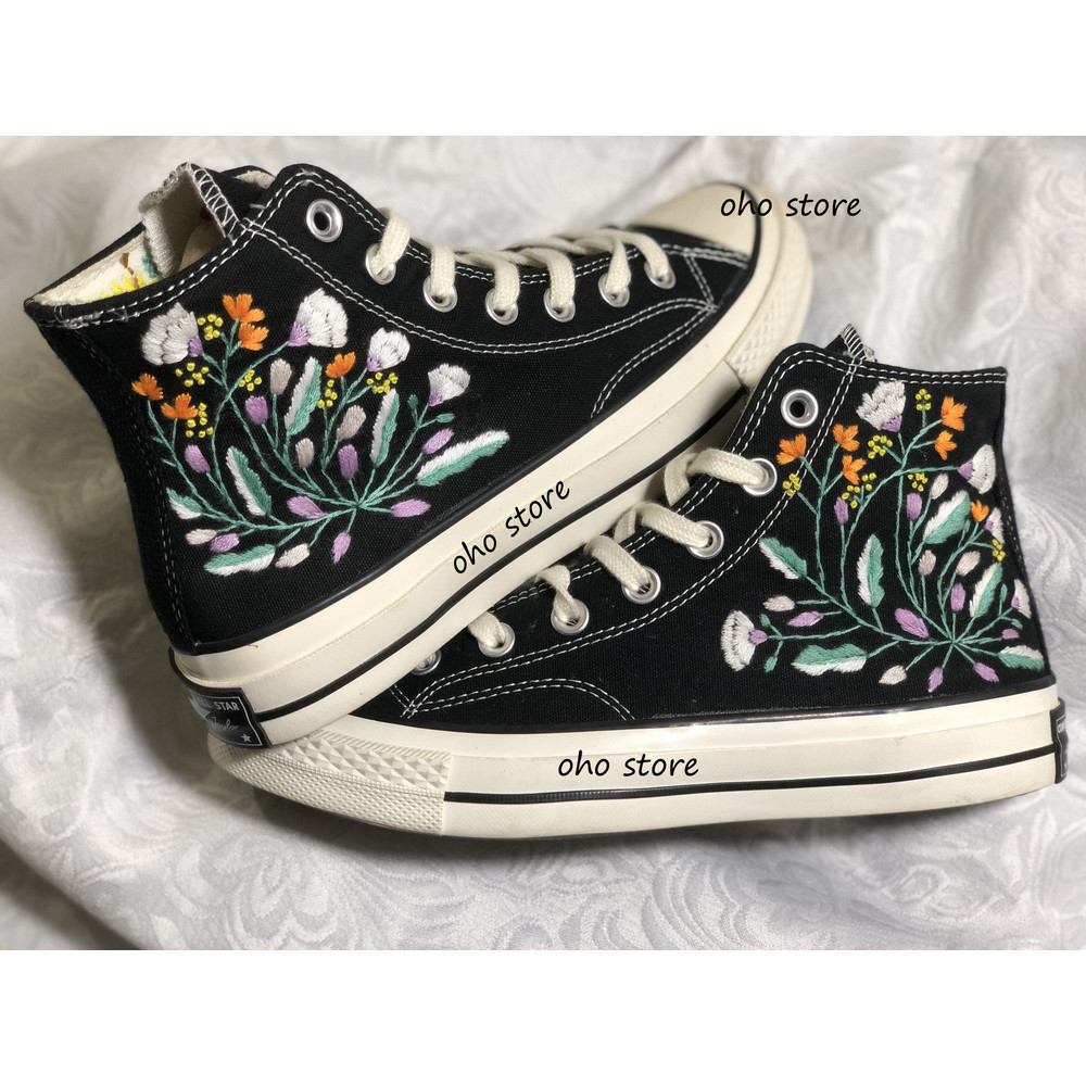 Custom Floral Embroidered Shoes, Handmade Embroidered Converse, Converse Custom, Converse Wreath Flower, Custom Flower Chuck Taylor 1970s - 7.jpg