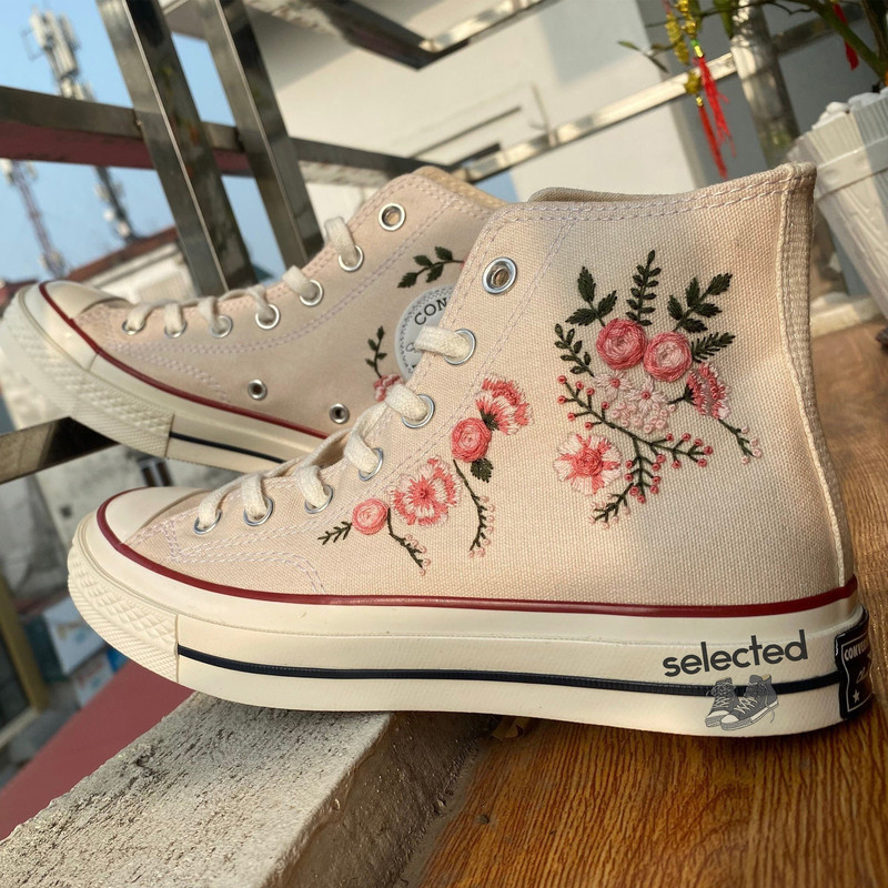 Pink Floral Embroidered Shoes, Rose Flower Embroidered Converse, Converse Custom, Converse Wreath Flower, Custom Flower Chuck Taylor 1970s - 2.jpg