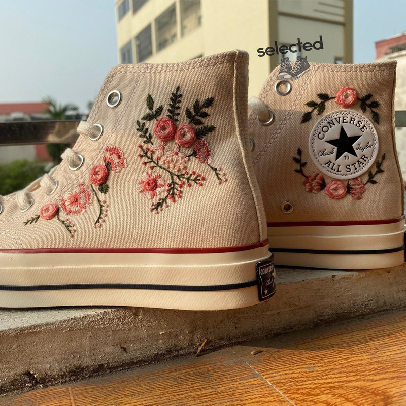 Pink Floral Embroidered Shoes, Rose Flower Embroidered Converse, Converse Custom, Converse Wreath Flower, Custom Flower Chuck Taylor 1970s - 4.jpg