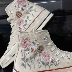 custom embroidered converse high tops, custom converse chuck taylor 1970s embroidered daisy flower, wedding sneakers, w