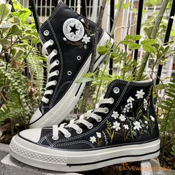custom embroidered converse high tops, custom converse chuck taylor 1970s embroidered daisy flower, wedding sneakers, w