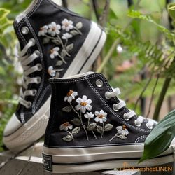 custom embroidered converse high tops, custom converse chuck taylor 1970s embroidered daisy flower, wedding sneakers, w
