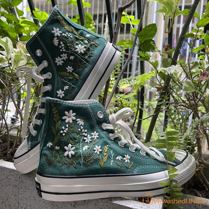 Custom Embroidered Converse High Tops Custom Converse Chuck Taylor 1970s Embroidered Daisy Flower Wedding sneakers Wedding Gift - 4.jpg
