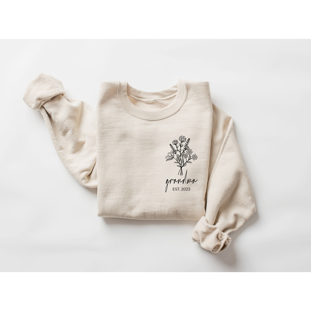 Cute Personalized Grandma Est Sweatshirt, Mothers Day Gift, Gift for Grandmother, Grandma Announcement, Nana Shirt, Granny Shirt, Gigi Tee - 3.jpg