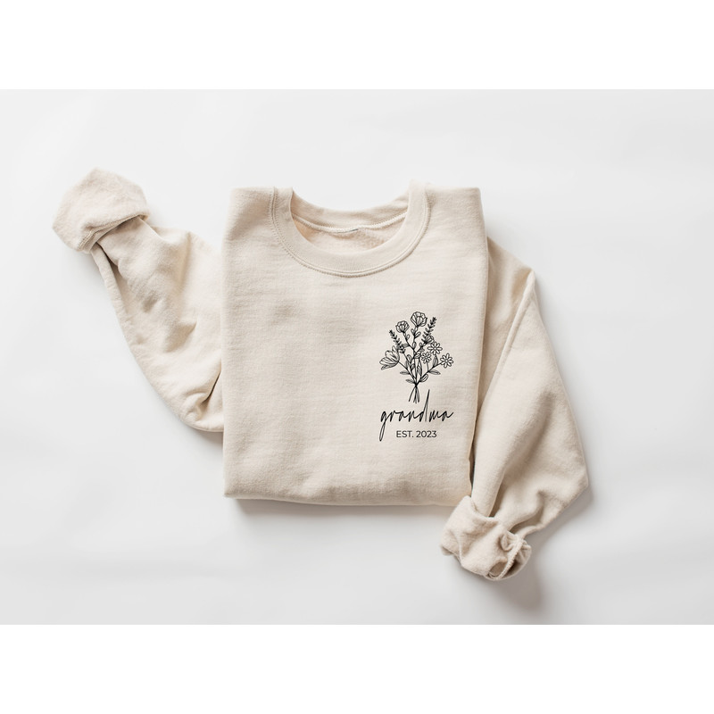 Cute Personalized Grandma Est Sweatshirt, Mothers Day Gift, Gift for Grandmother, Grandma Announcement, Nana Shirt, Granny Shirt, Gigi Tee - 3.jpg