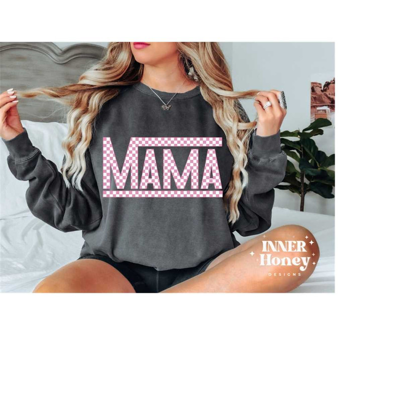 MR-25102023173730-checkered-retro-mama-mama-checkered-momshirt-png-momlife-image-1.jpg