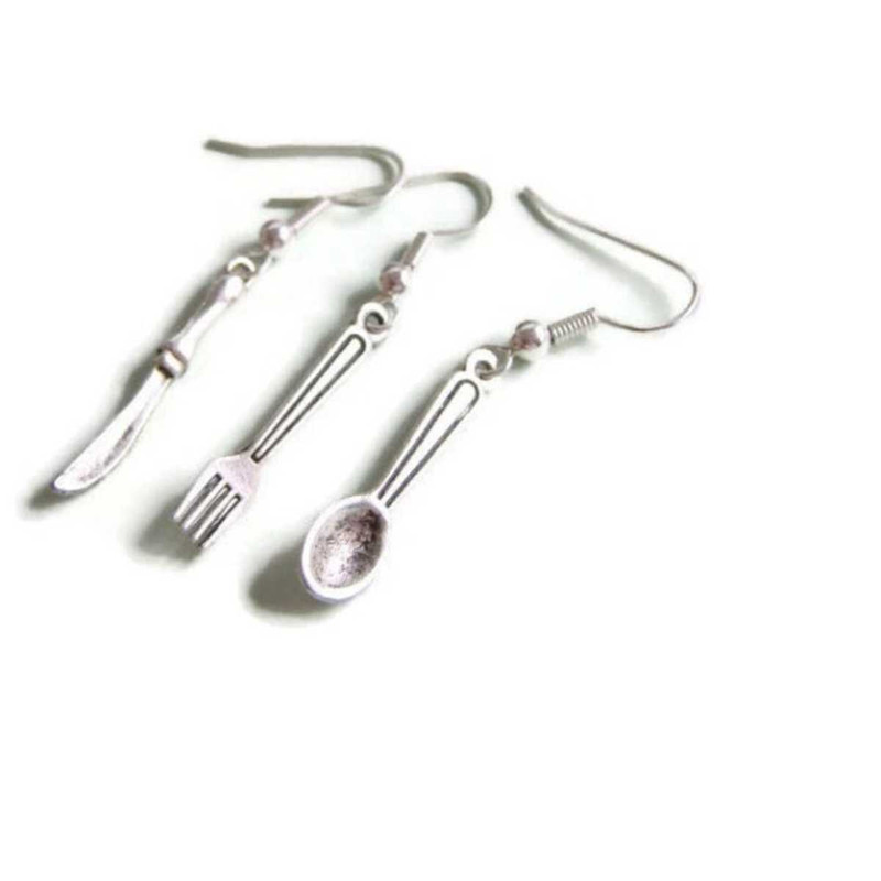 MR-26102023102730-knife-fork-spoon-earrings-cutlery-earrings-foodie-earrings-image-1.jpg