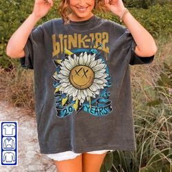 blink-182 the world tour 2023 t-shirt blink smile 182 t-shirt blink 182 rock shirt gift for 182-blink fans 9au03
