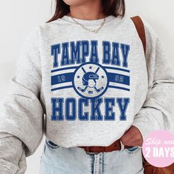 limited vintage tampa bay lightnin sweatshirt tee, lightning sweater, lightning tee, hockey fan shirt, retro tampa bay i