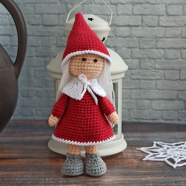 Christmas gnome girl 1.jpg