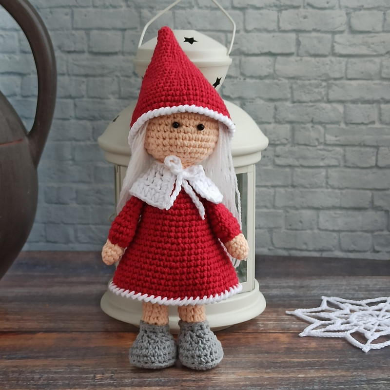 Christmas gnome girl 1.jpg