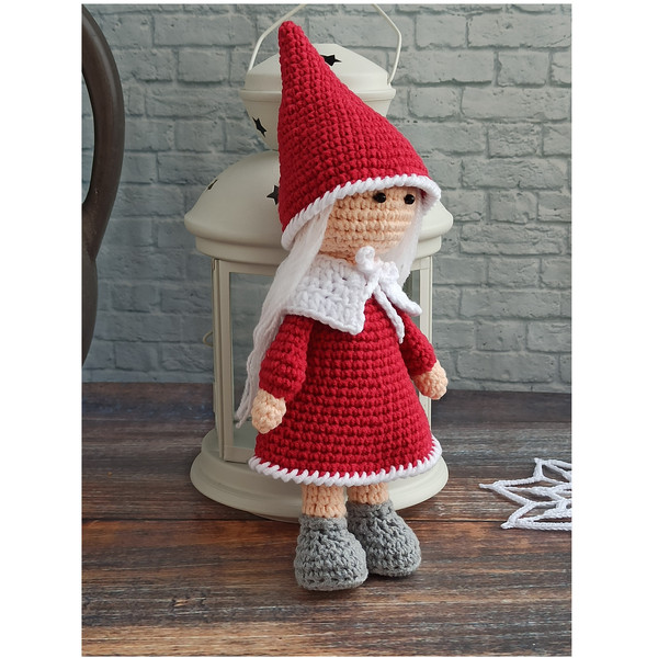 Christmas gnome girl 3 (1).jpg