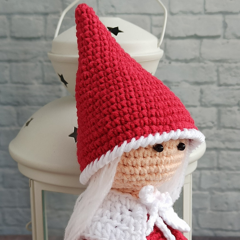 Christmas gnome girl 4.jpg