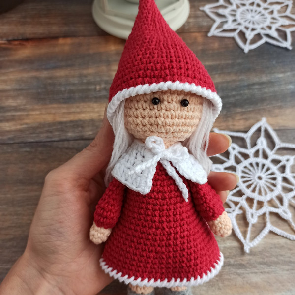Christmas gnome girl 5.jpg