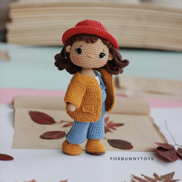 amigurumi-doll-in-outfits
