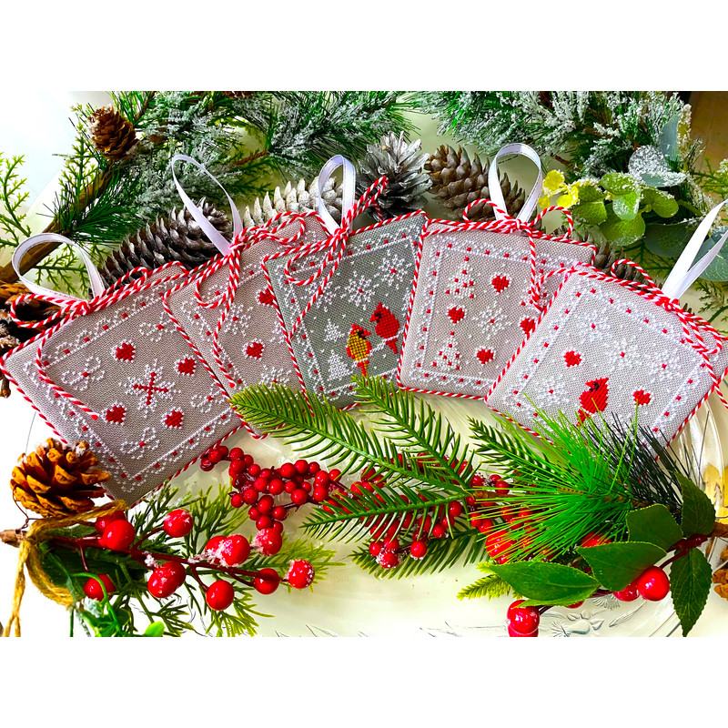 Lacy Set of 5 Christmas ornaments 22.jpg