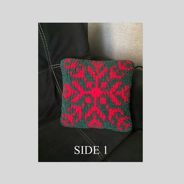 loop-yarn-finger-knitted-Christmas-sofa-cushion-4