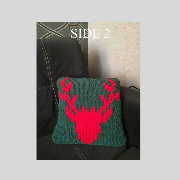 loop-yarn-finger-knitted-Christmas-sofa-cushion-5