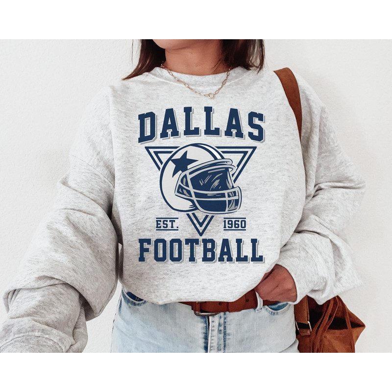 Vintage Dallas Cowboy Football Crewneck Sweatshirt T-Shirt.jpg