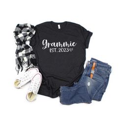 grammie est 2023, grandma est. 2023, promoted to grandma, announcement shirt, grandma shirt, gift for grandma, new grandma, gift for mom