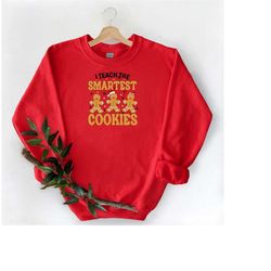 teacher christmas shirt, i teach the smartest cookies, merry teacher, gingerbread teacher shirt, funny christmas t-shirt