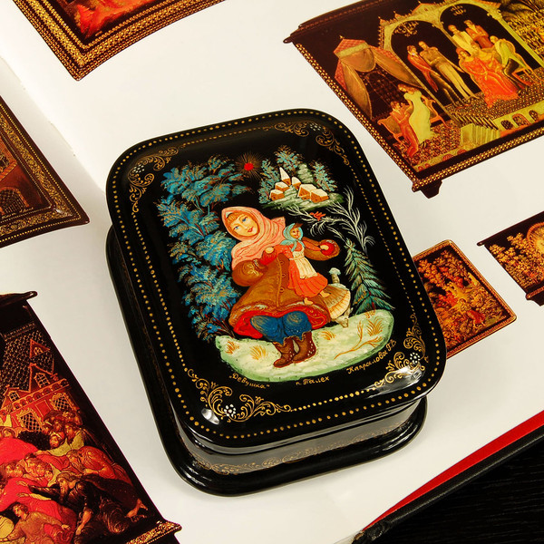 Maiden lacquer box palekh