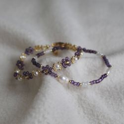 Mother-of-pearl purple bracelet Flower beaded bracelet Pearl accessories Dainty dark purple jewelry Gift for you