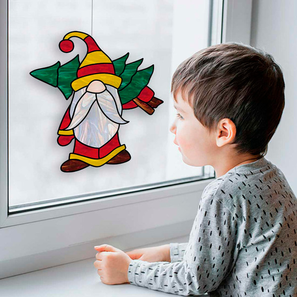 Gnome-with-a-christmas-tree-stained-glass-pattern.jpg