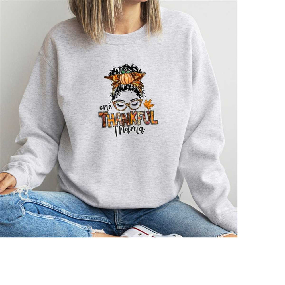 MR-611202384016-one-thankful-mama-sweatshirt-mom-messy-bun-thanksgiving-image-1.jpg