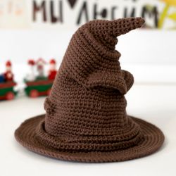 Miniature crocheted realistic sorting hat for dolls and toys for Halloween or Christmas, gift Harry Potter lovers