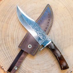 bowie hunting knife 5160 steel / rustic blade finishing / wood handle / leather sheath