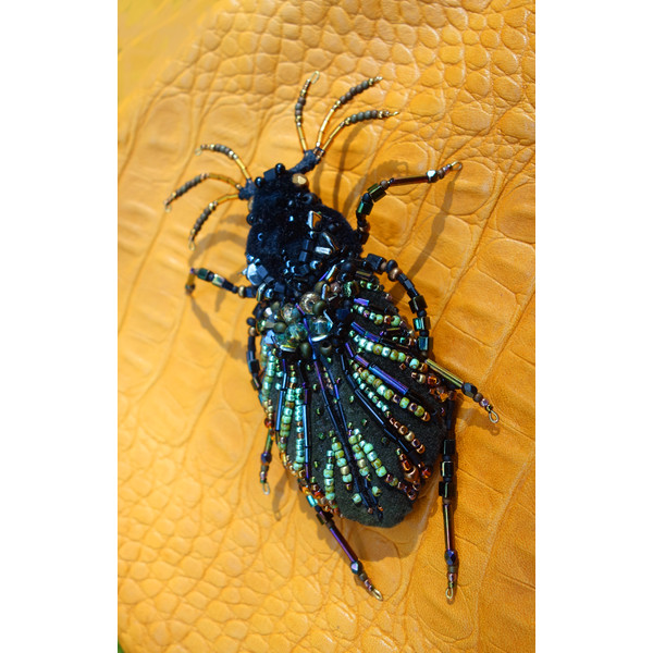 Big velvet beetle beaded brooch greem black.jpg