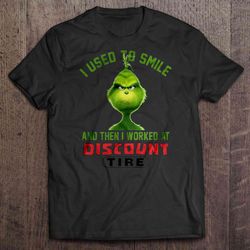 i used to smile and then i worked at discount tire grumpy grinch gift top