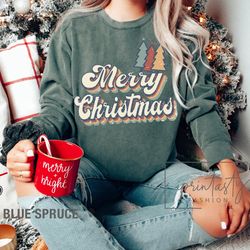 retro merry christmas sweatee, christmas gift, retro christmas sweatshirt, iprintasty christmas, merry christmas comfort