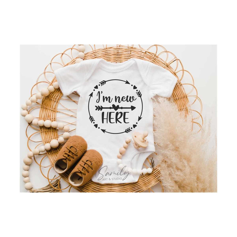 13112023181815-im-new-here-svg-newborn-svg-infant-bodysuit-svg-new-baby-image-1.jpg