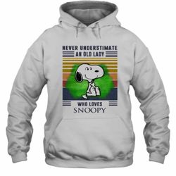 never underestimate an old lady who loves snoopy vintage retro hoodie