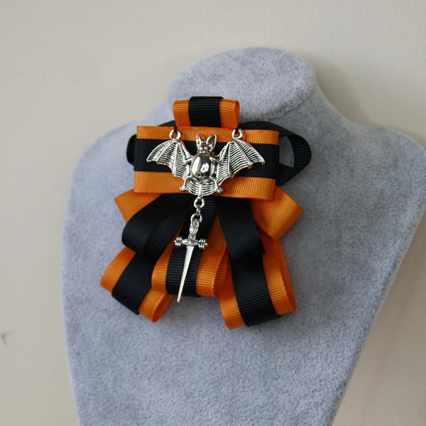 Halloween-bow-tie-brooch