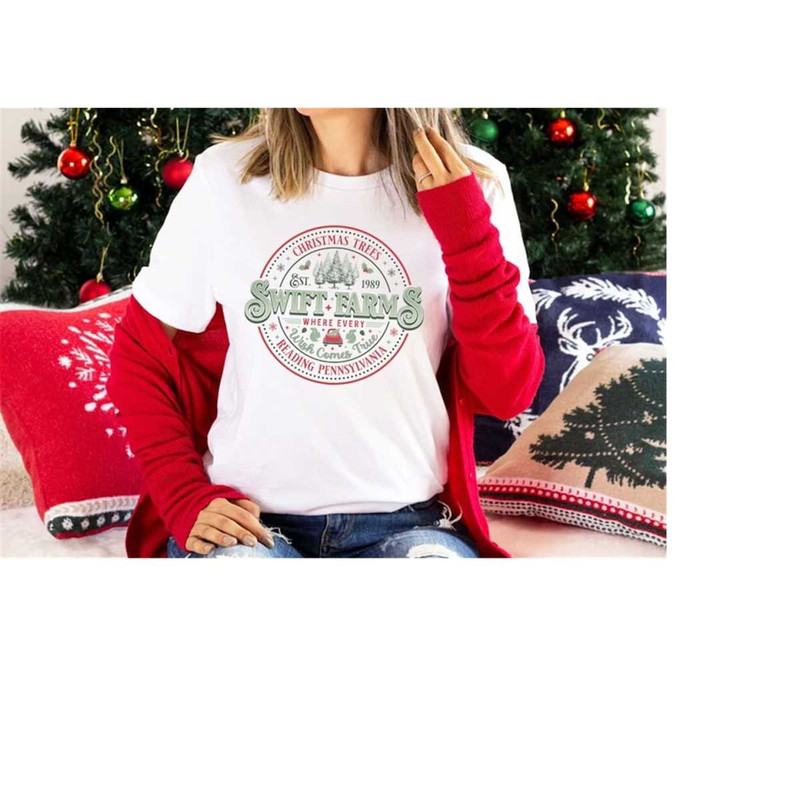 MR-14112023141534-christmas-tree-swiftie-farm-shirt-taylor-christmas-sweat-image-1.jpg