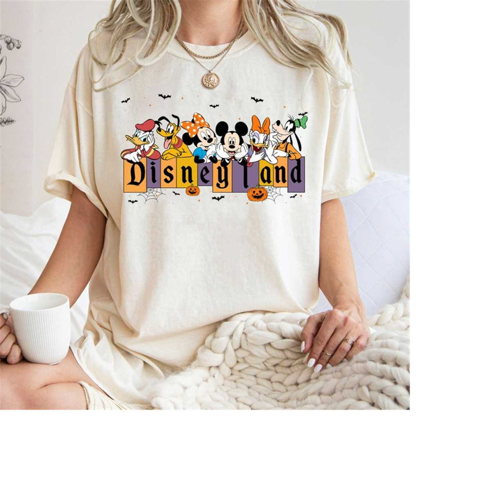 MR-1411202315020-disneyland-halloween-sweatshirt-mickey-minnie-and-friends-image-1.jpg