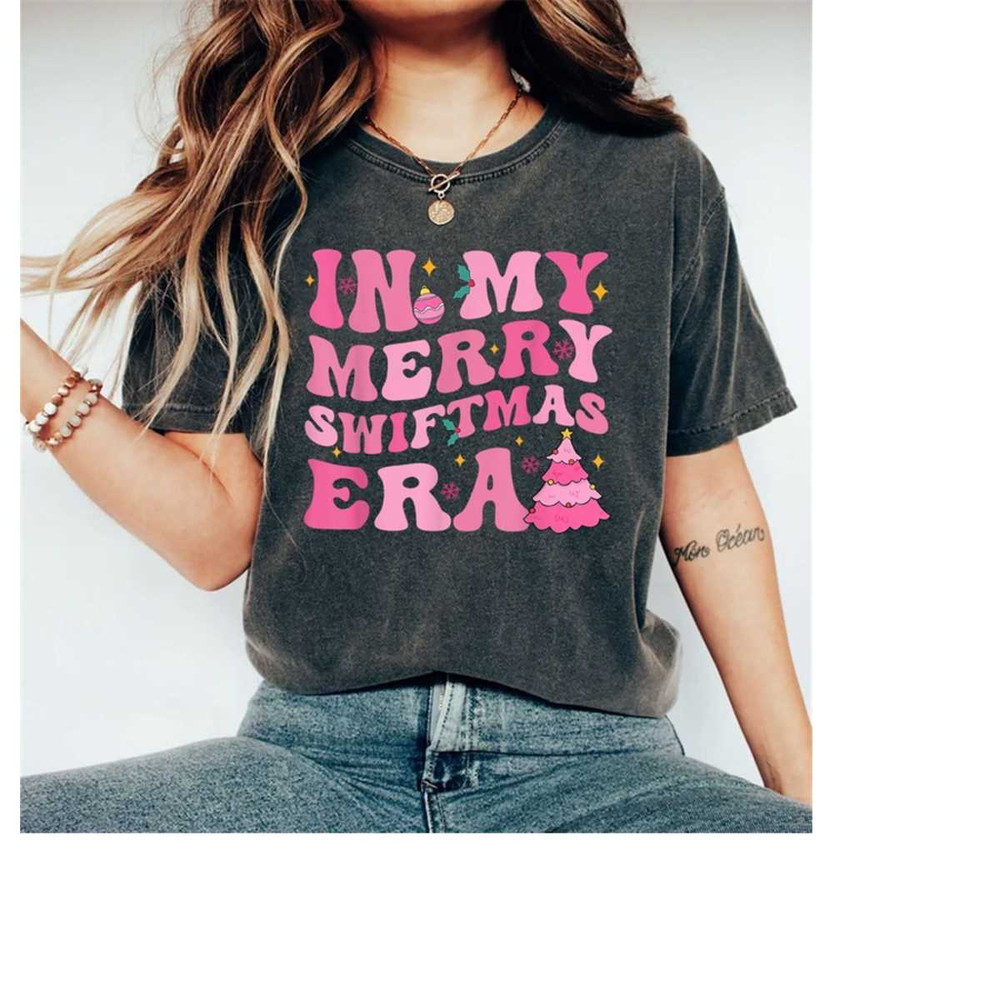 MR-14112023152251-in-my-merry-swiftmas-era-christmas-shirt-chritsmas-pink-tree-image-1.jpg