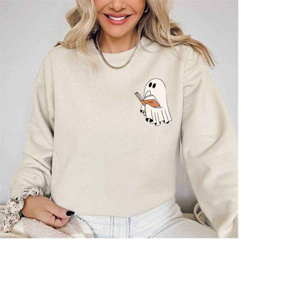 MR-1511202384516-ghost-reading-books-sweater-bookish-halloween-sweatshirt-image-1.jpg