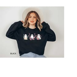 halloween sweatshirt, halloween gifts for her, halloween ghosts design sweater, vintage woman sweatshirt, halloween flor