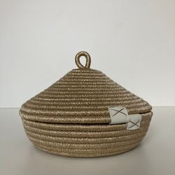 Basket with lid made of gold-colored yarn 4.2'' x 7''