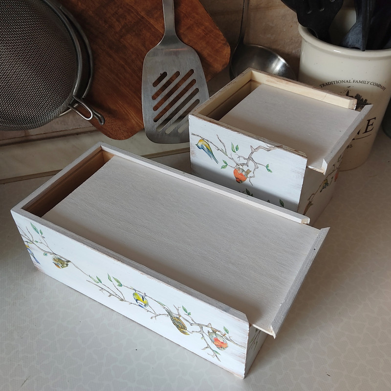 Napkins box back 01.jpg