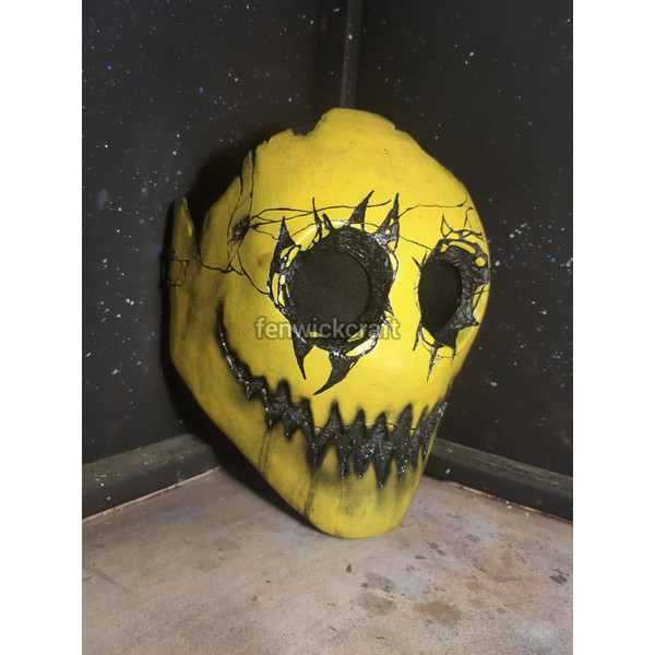 yellow smiley mask creepypasta cosplay
