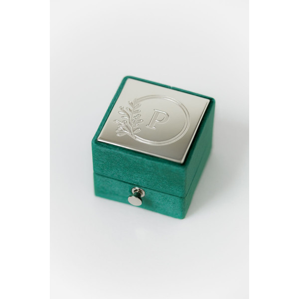 Bark-and-Berry-Grand-Emerald-lock-classic-vintage-wedding-engraved-embossed-enameled-individual-monogram-velvet-ring-box-001.jpg