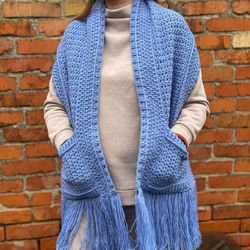 Crochet scarf with pockets