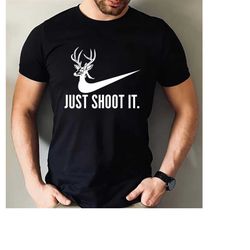 just shoot it shirt, deer hunting shirt, hunting dad mom, cool hunters,hunting season shirt, hunter gift dea