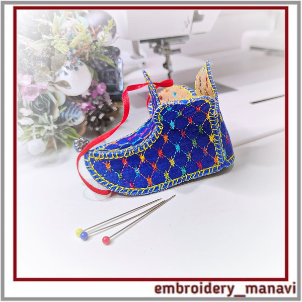 In_The_Hoop_Embroidery_Design_Christmas_Tree_Ornament_Old_shoe.jpg